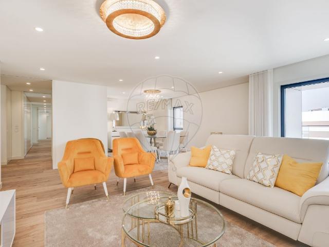 Apartamento T3 à venda em Loures