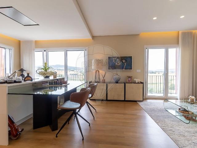 Apartamento T3 à venda em Loures, Loures RE/MAX Portugal