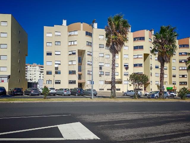 Apartamento T3 à venda em Loures, Loures RE/MAX Portugal