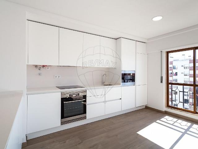 Apartamento T3 à venda em Loures, Loures RE/MAX Portugal