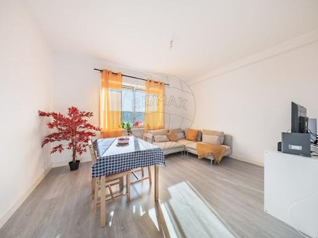 Apartamento T3 à venda em Pousada de Saramagos, Vila Nova de Famalicão RE/MAX Portugal
