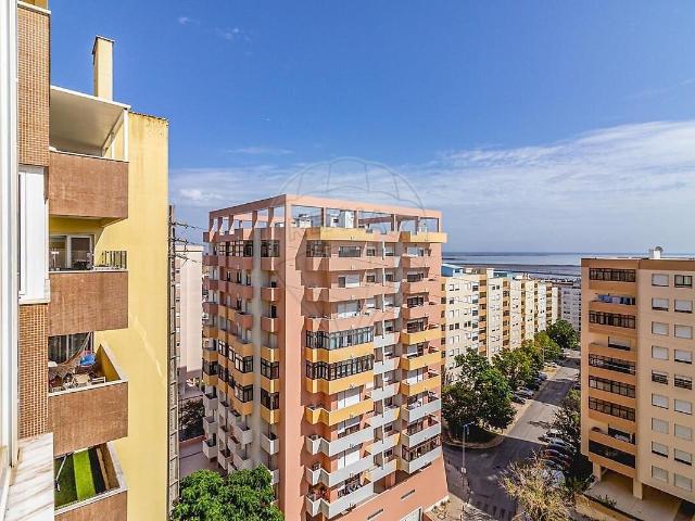 Apartamento T3 à venda em Póvoa de Santa Iria e Forte da Casa, Vila Franca de Xira RE/MAX Portugal