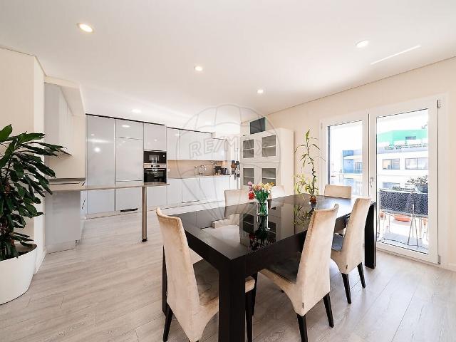 Apartamento T3 à venda em Ramada e Caneças, Odivelas RE/MAX Portugal