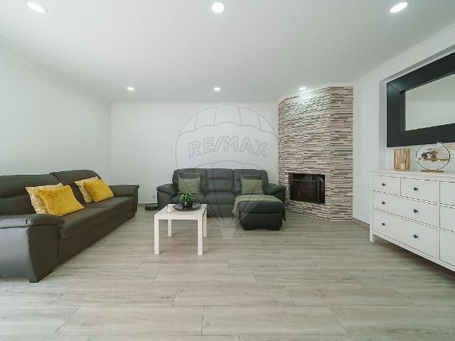 Apartamento T3 à venda em Rio de Mouro, Sintra RE/MAX Portugal