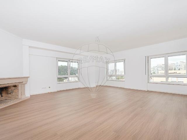 Apartamento T3 à venda em São Domingos de Benfica, Lisboa RE/MAX Portugal