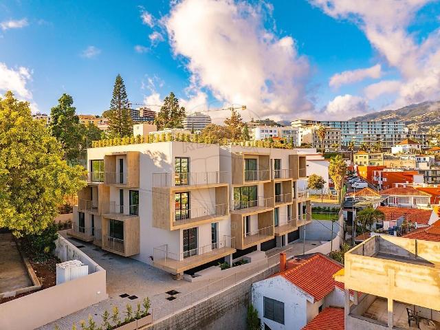 Apartamento T3 à venda em São Martinho, Funchal RE/MAX Portugal