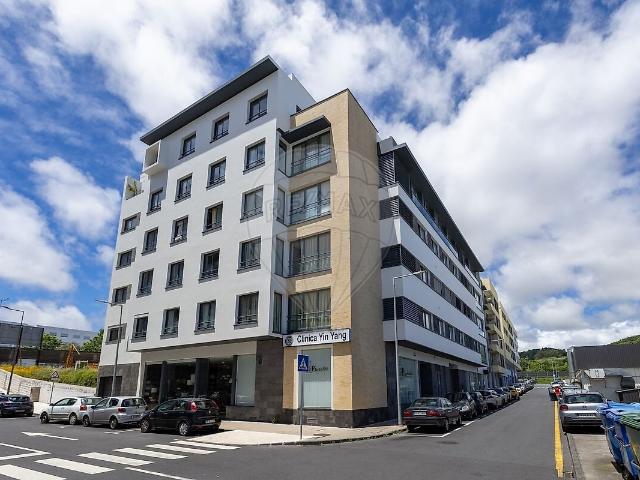 Apartamento T3 à venda em São Pedro, Ponta Delgada RE/MAX Portugal