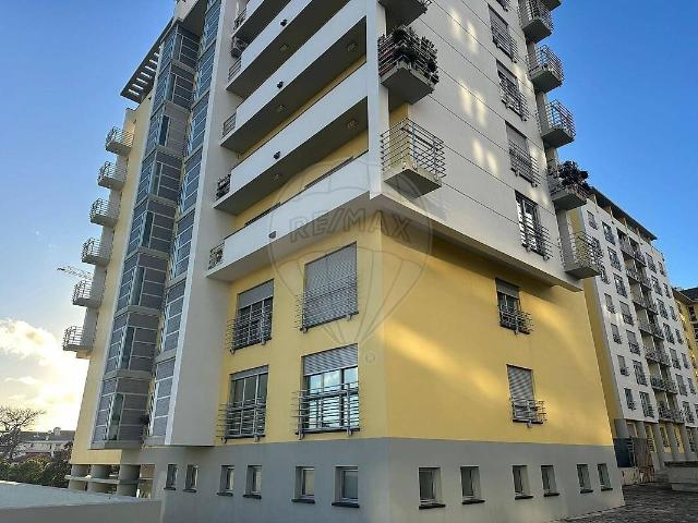 Apartamento T3 à venda em São Pedro, Ponta Delgada RE/MAX Portugal