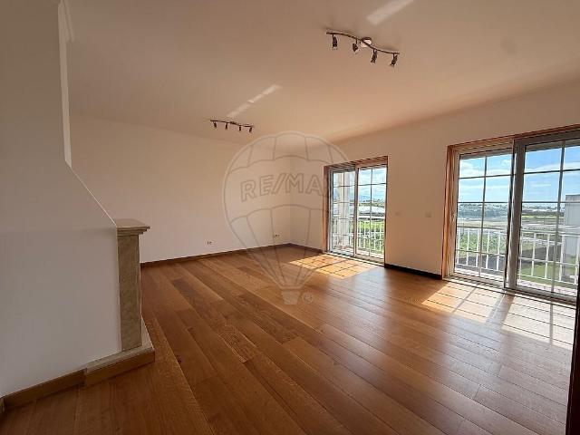 Apartamento T3 à venda em São Pedro, Ponta Delgada RE/MAX Portugal