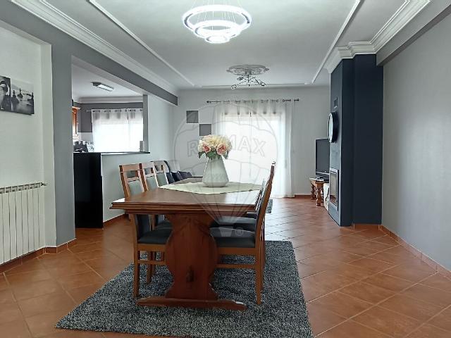 Apartamento T3 à venda em Santiago e São Simão de Litém e Albergaria dos Doze, Pombal RE/MAX Portugal