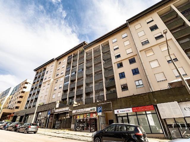 Apartamento T3 à venda em Santo António dos Olivais, Coimbra RE/MAX Portugal