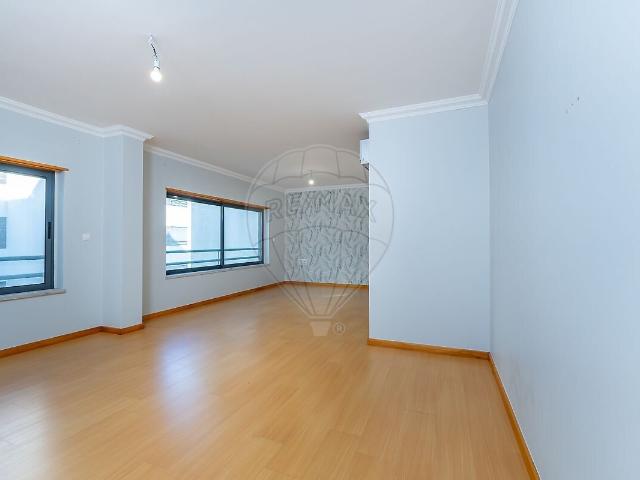 Apartamento T3 à venda em Santo António dos Cavaleiros e Frielas, Loures RE/MAX Portugal