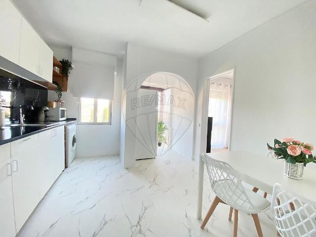 Apartamento T3 à venda em Santo António dos Cavaleiros e Frielas, Loures RE/MAX Portugal