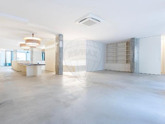 Apartamento T3 à venda em Santo António, Lisboa RE/MAX Portugal