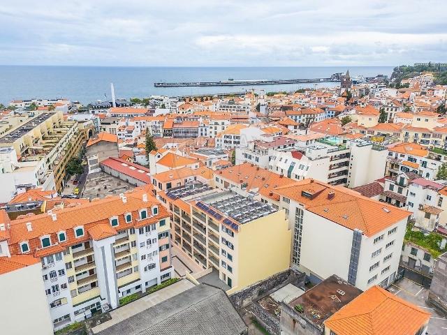 Apartamento T3 à venda em Sé, Funchal RE/MAX Portugal