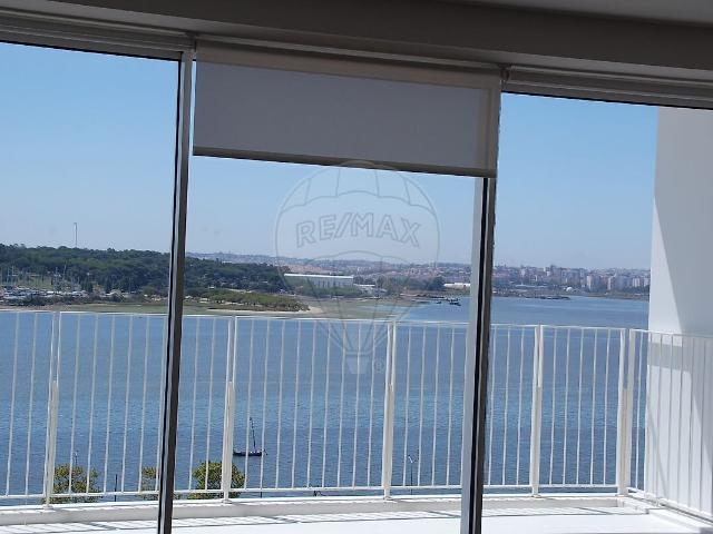 Apartamento T3 à venda em Seixal, Arrentela e Aldeia de Paio Pires, Seixal RE/MAX Portugal