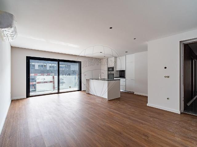 Apartamento T3 à venda em Vila Nova de Famalicão e Calendário, Vila Nova de Famalicão RE/MAX Portugal
