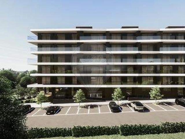 Apartamento T3 à venda em Vila Nova de Famalicão e Calendário, Vila Nova de Famalicão RE/MAX Portugal