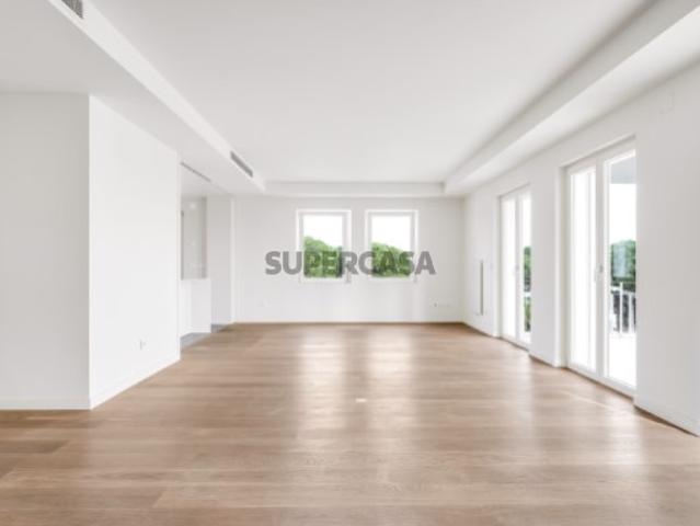 Apartamento T3 a 350 metros da Praia do Tamariz