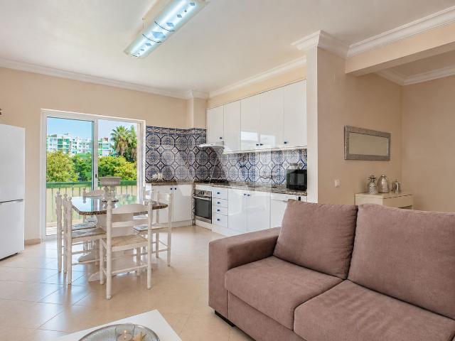 Apartamento T3 a 300m da praia para arrendamento anual, Quarteira
