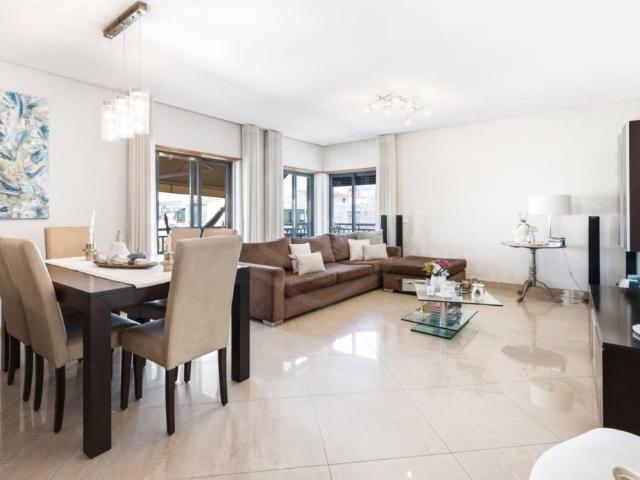 Apartamento T3 a 600 metros da Praia de Quarteira, Algarve 146m² Quarteira