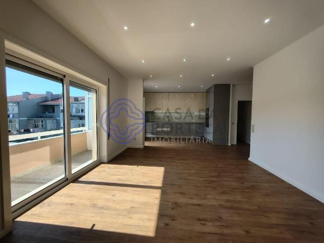 Apartamento T3 Águas Santas, primeiro piso, 3 frentes, garag. 105m² Águas Santas e Moure