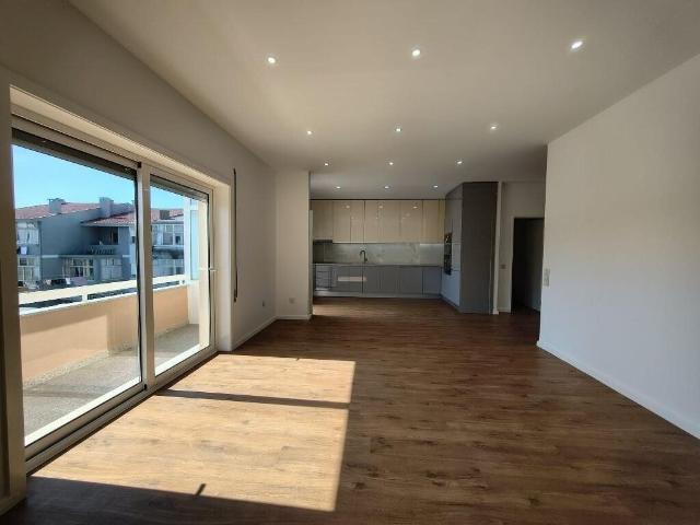 Apartamento T3 Águas Santas, primeiro piso, 3 frentes, garag. 105m² Águas Santas e Moure