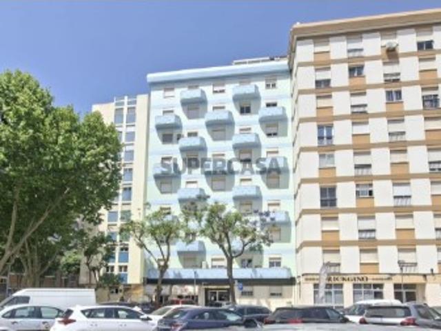Apartamento T3 ao Pé do Cinema Charlou na Av. Independencia das Colônias