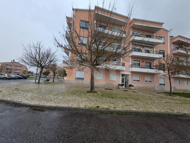 Apartamento T3 + Arrecadação na Urbanização Porto Belo, Samora Correia, Benavente