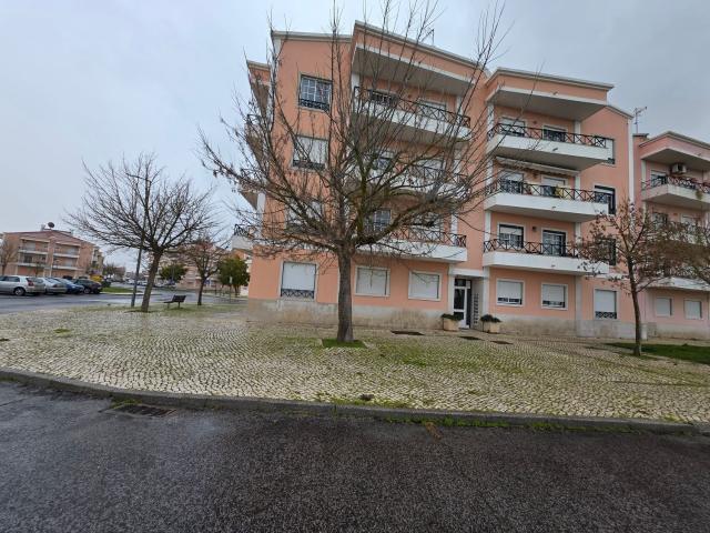 Apartamento T3 + Arrecadação na Urbanização Porto Belo, Samora Correia, Benavente