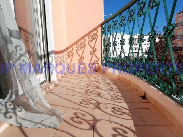 Apartamento T3 Arrendamento em Quelfes,Olhão