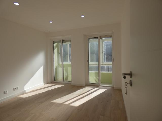 Apartamento T3, Av. General Humberto Delgado, junto estação