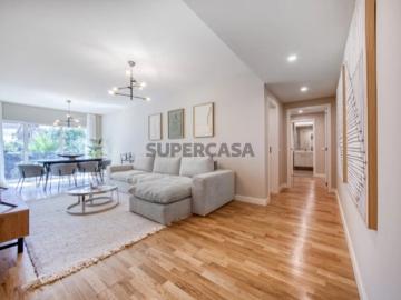 Apartamento T3 Boutique no 8 andar da Avenida 5 de Outubro com Suíte, Closet, Varanda, Garagem.