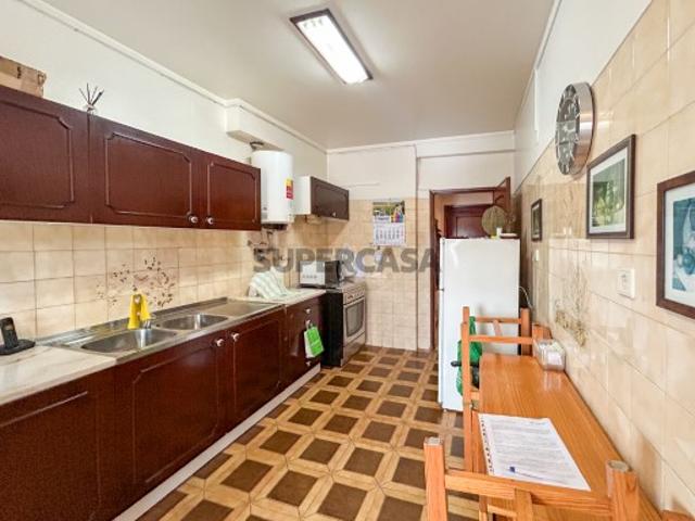 Apartamento T3 c/ arrecadação no sótão e acesso 2 elevadores Centro de Tomar