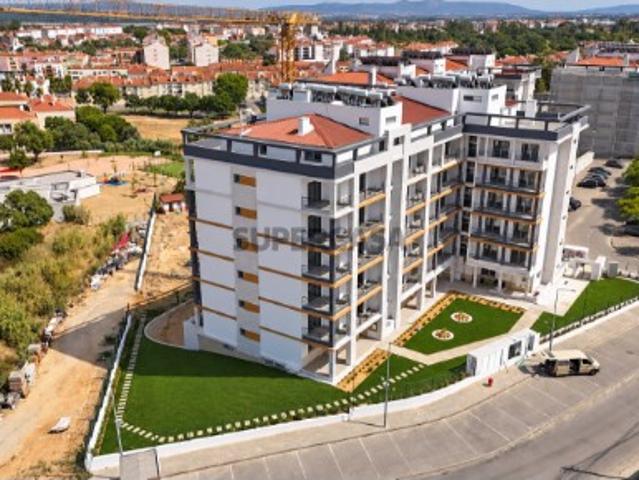 Apartamento T3 C/ Estacionamento e Arrecadação Seixal