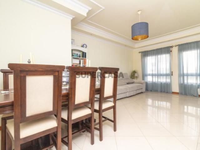 Apartamento T3 c/ garagem e arrecadação Arruda dos Vinhos