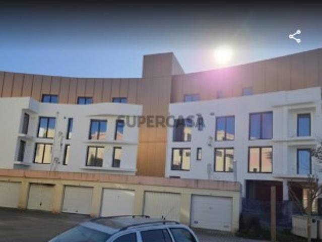 Apartamento T3 c/ pátio, Lourinhã