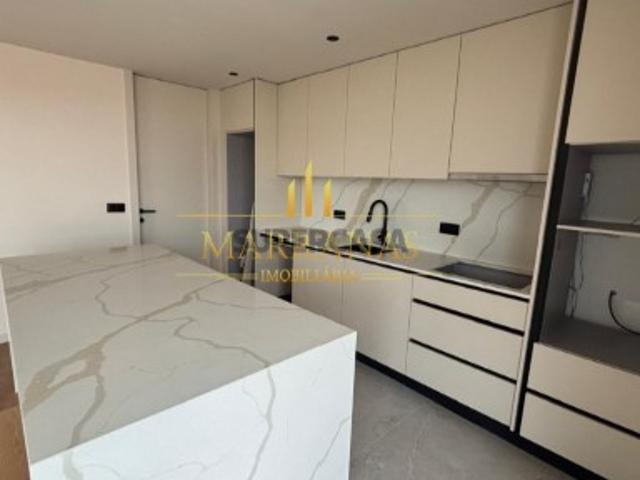 Apartamento T3 c/ varanda