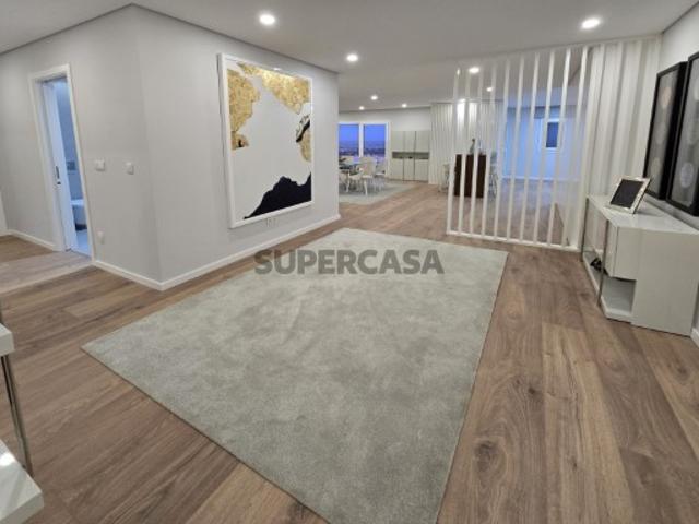 Apartamento T3 c/ Varanda Circundante de 81 m2 e 2 Parqueamentos | Alverca do Ribatejo