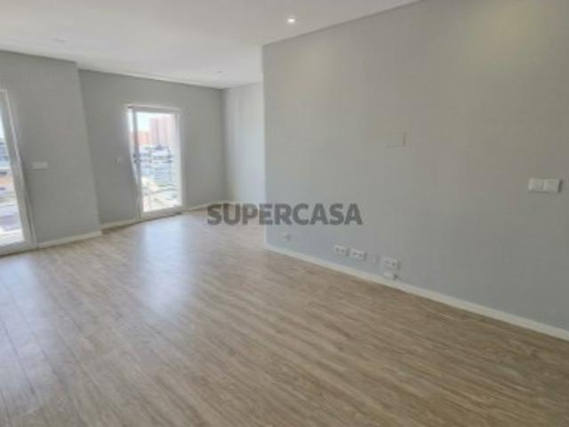 Apartamento T3 c/ 2 Parqueamentos e Arrecadação 32 m2 | Granjas Novas, Ramada