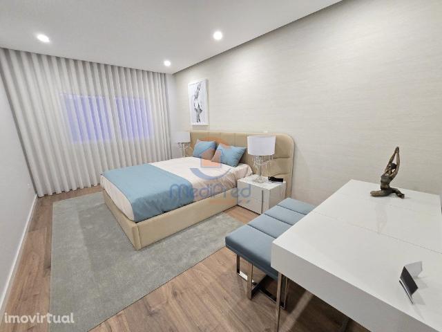Apartamento T3 c/ 2 Varandas e 2 Parqueamentos | Alverca do Ribatej.