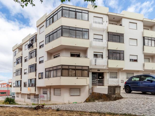 Apartamento T3 c/ 4 Marquises e 2 Wc's no Cacém, Sintra