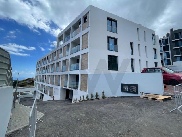 Apartamento T3 Caniço c/ jardim privativo e logradouro c/ vi. 176m² Caniço