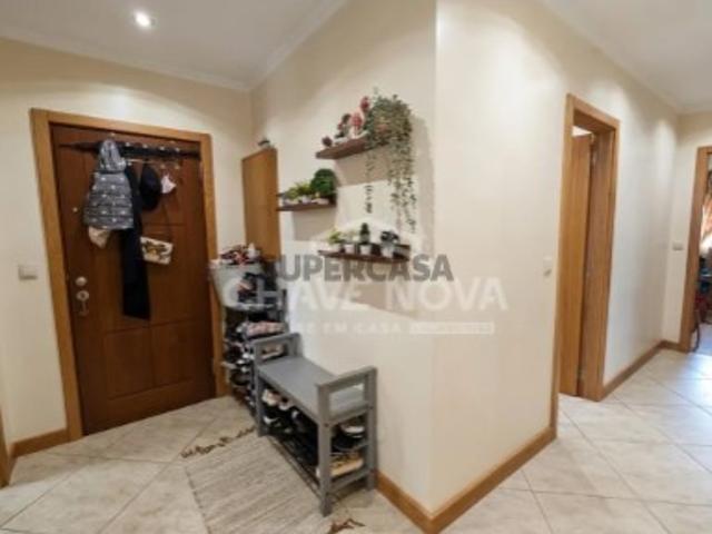 Apartamento T3 com 3 Frentes em Rio Tinto A poucos passos do Metro