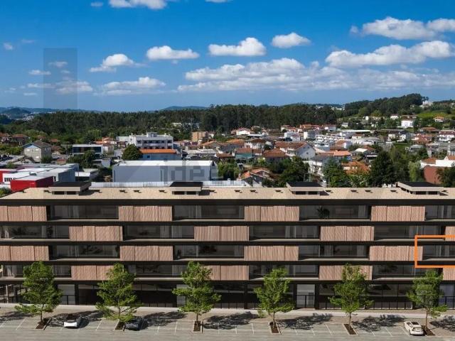 Apartamento T3 com 3 Suítes e varanda, localizado em Paços de Ferreira