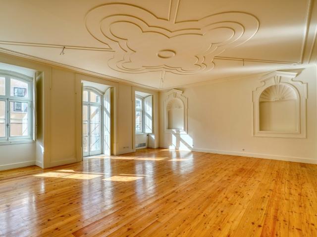 Apartamento T3 com 3 suítes e garagem no Palácio Shindler, J. 251m² Estrela