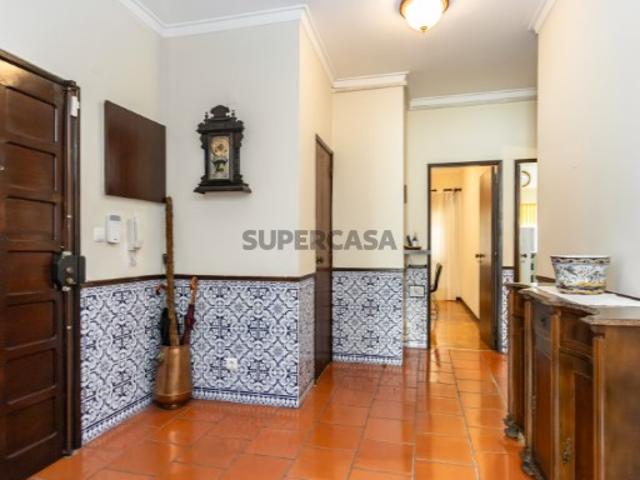 Apartamento T3 com 100 m² | bom estados de conservação no centro da Cruz de Pau