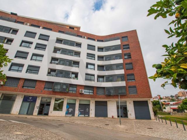 Apartamento T3 com 103 m², parqueamento e arrecadação | D'El Rey Residence Alenquer