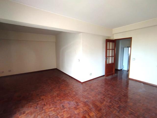 Apartamento T3 com 125 m² e duas varandas no centro de Loulé, Algarve