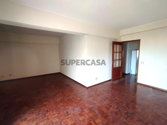 Apartamento T3 com 125 m² e duas varandas no centro de Loulé, Algarve